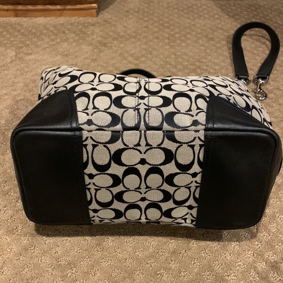 NWOT Vintage Coach “C” Tote/Handbag 11 x 16 Inches In Black - Picture 3 of 10
